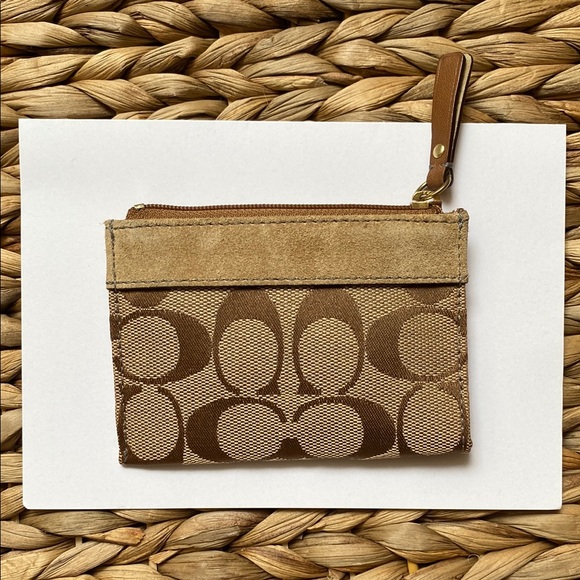 Coach Sig C Wallet / Cardholder with keychain - Picture 2 of 4